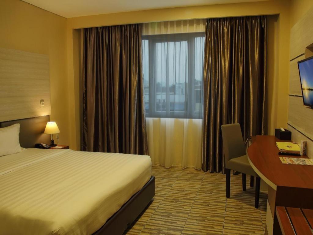 Asoka Luxury Hotel Bandar Lampung Zewnętrze zdjęcie