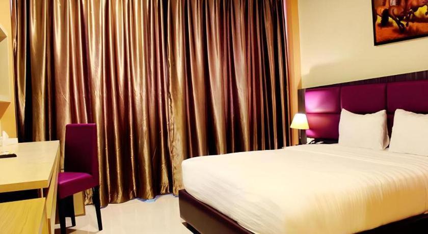 Asoka Luxury Hotel Bandar Lampung Zewnętrze zdjęcie