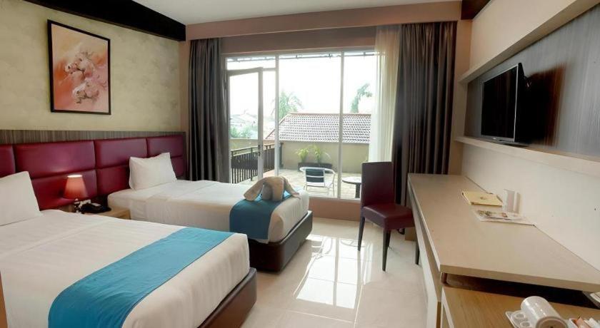 Asoka Luxury Hotel Bandar Lampung Zewnętrze zdjęcie