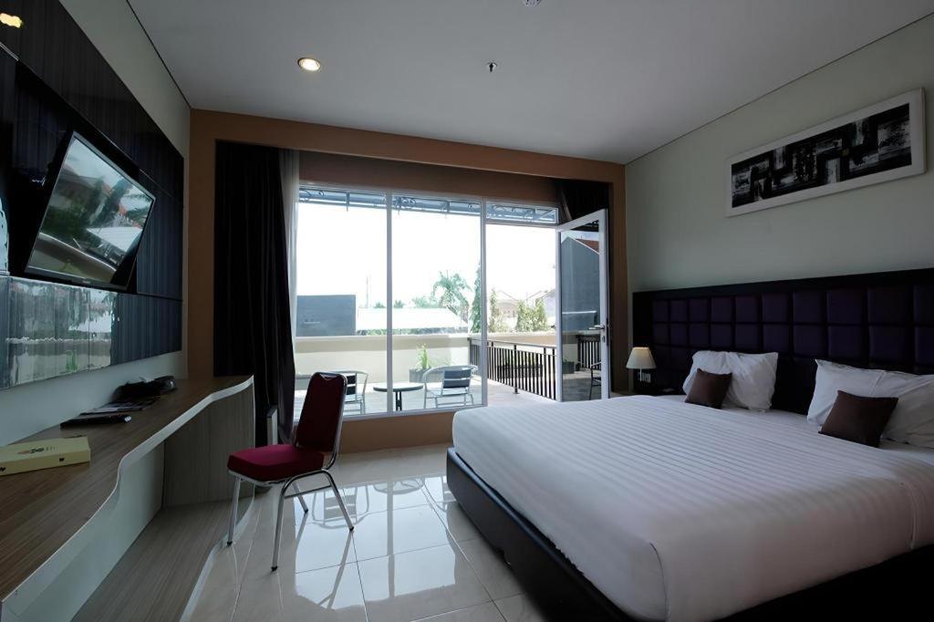 Asoka Luxury Hotel Bandar Lampung Zewnętrze zdjęcie