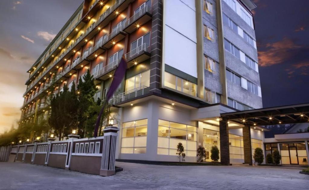 Asoka Luxury Hotel Bandar Lampung Zewnętrze zdjęcie